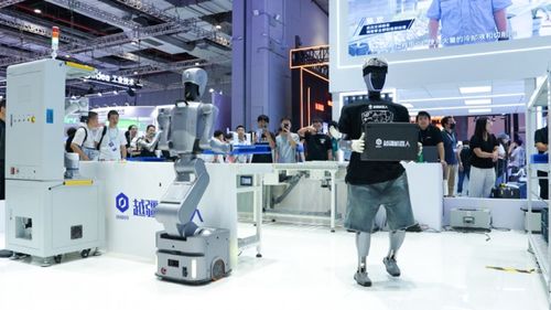 越疆超級(jí)工廠方案 多形態(tài)機(jī)器人與數(shù)據(jù)反哺雙擎驅(qū)動(dòng)，領(lǐng)跑工業(yè)智能數(shù)據(jù)處理新范式